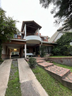 CASA GRAND BOURG CON MAGNÍFICA VISTA Y PILETA
